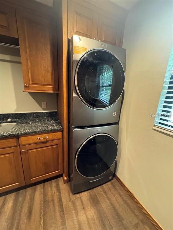 Building Photo - 5033 Vivienda Way