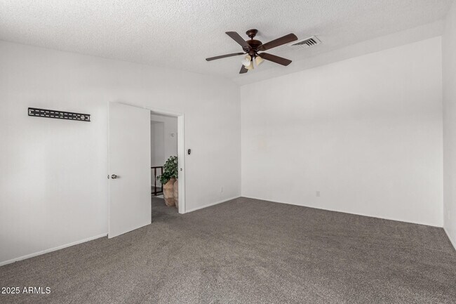 Building Photo - 15604 E Mustang Dr