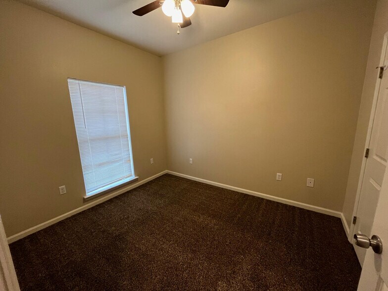 Building Photo - 285 Bella Sera Ln