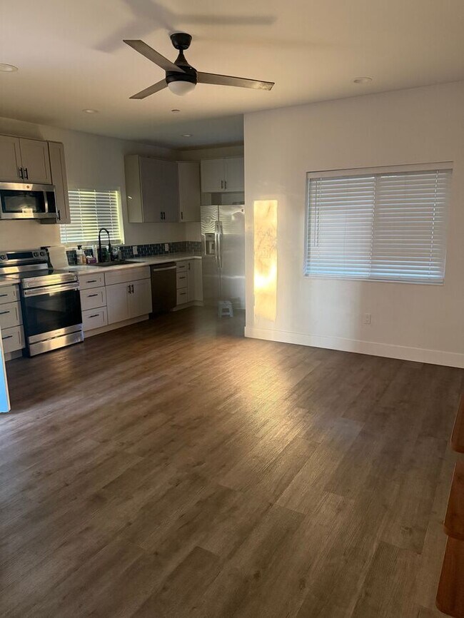 Building Photo - Gorgeous 2 bedroom rental