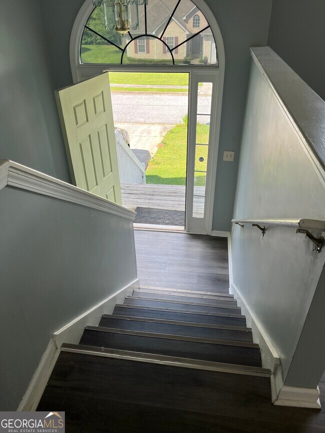Building Photo - 506 Rosewood Cir