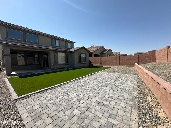 Building Photo - 7806 S Land Grant Dr