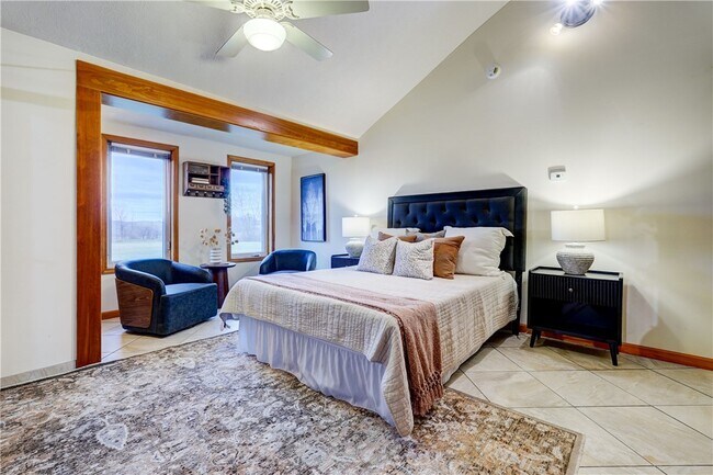 Building Photo - 2654 Whalen Rd