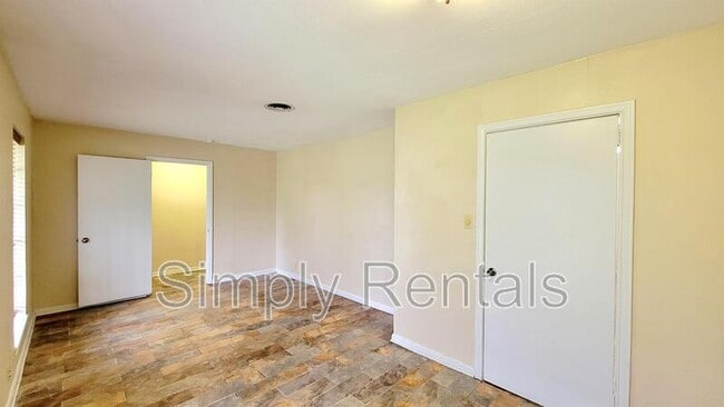 Building Photo - 2614 Tanglewood Dr