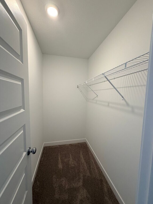 Building Photo - 936 Shadow Dr