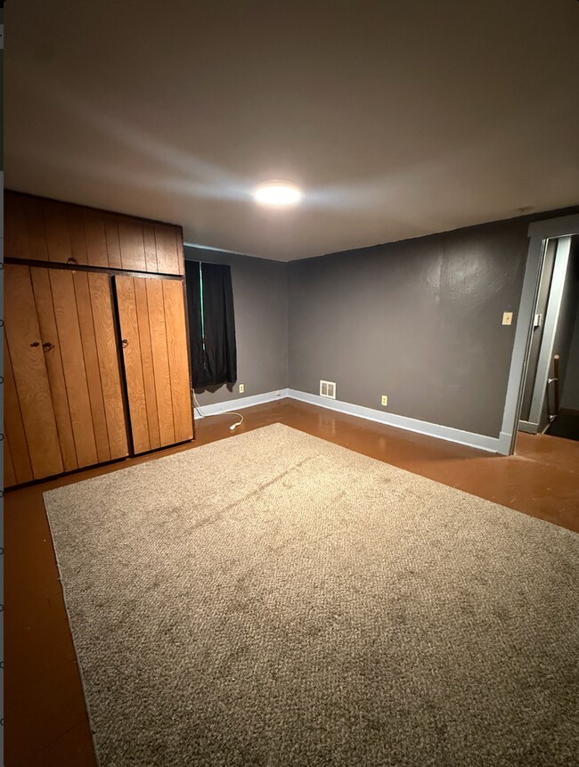 Building Photo - 127 Linhart St