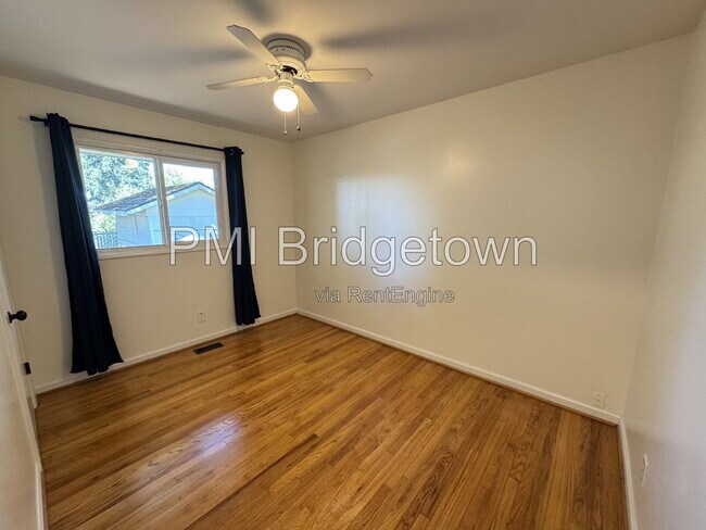 Building Photo - 9725 SE 29th Ave