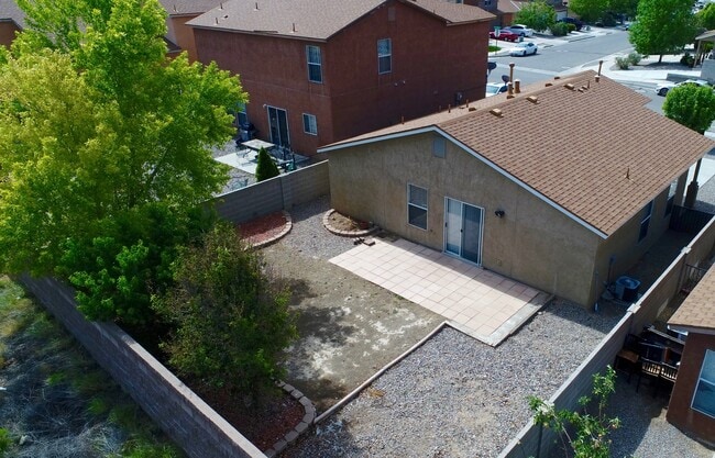 Building Photo - Prominent 3 Bedroom, 2 Bath Single Story Home In Rio Rancho!