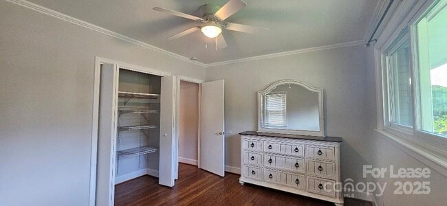 Building Photo - 513 Webster Pl