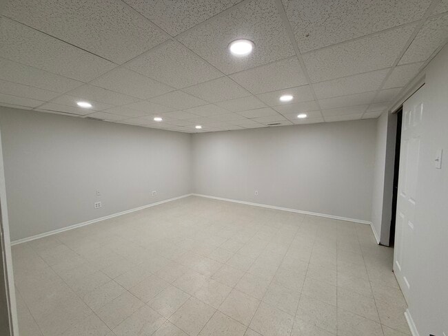 Building Photo - 660 Bayberry Ln