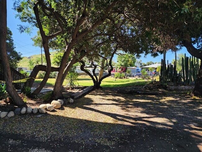 Building Photo - SPACIOUS 3BR / 2BA unit with Covered Parki...