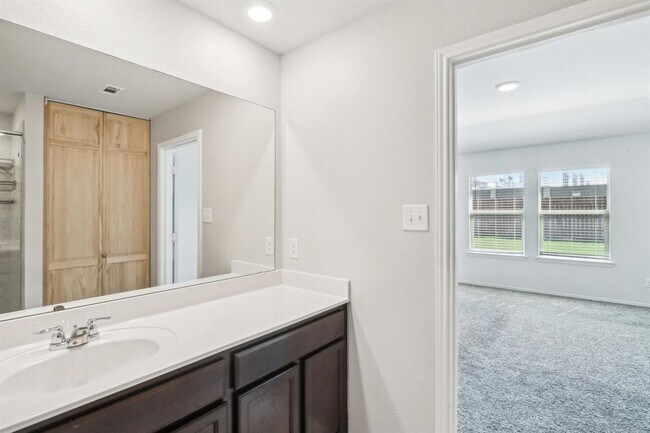 Building Photo - 9701 Kensley Rose Dr
