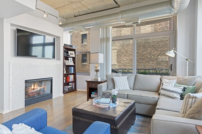 Building Photo - 933 W Van Buren St
