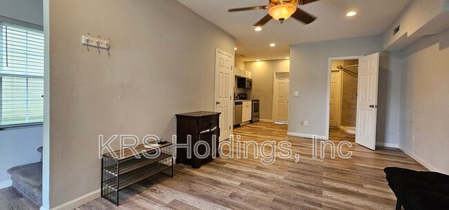 Building Photo - 410 Oak St