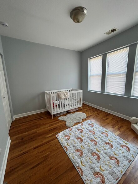 Building Photo - 2253 W Rosemont Ave