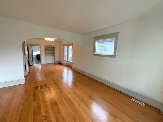 Building Photo - Stunning 3 Bedroom home in Everett