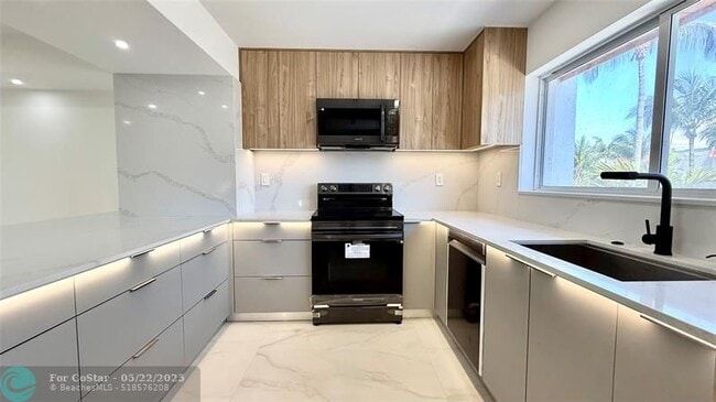 Building Photo - 3822 NE 171 St