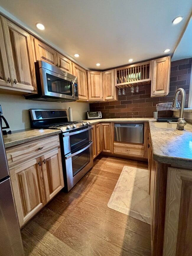 Building Photo - 1 Bed 1 Bath Condo in the heart of Down Town!