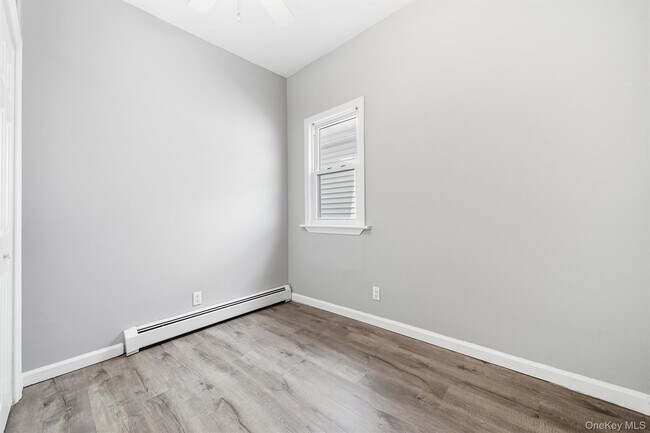 Building Photo - 17 Lawrence Ave