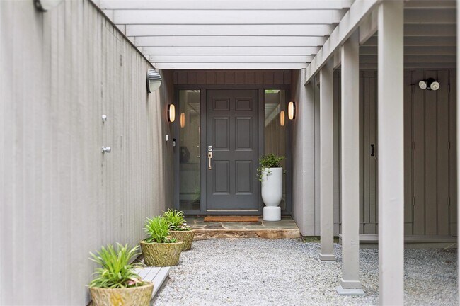 Building Photo - 1A Beatrice Dr