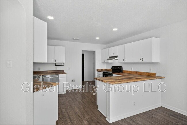 Building Photo - 215 Chisholm Trail