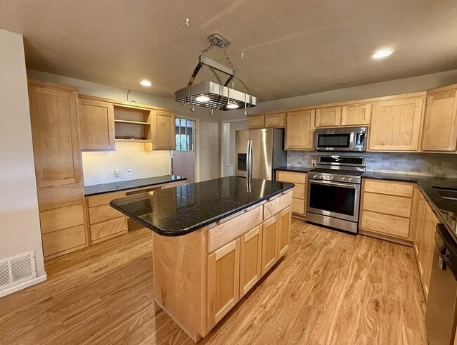 Building Photo - 2507 Camarie Ave