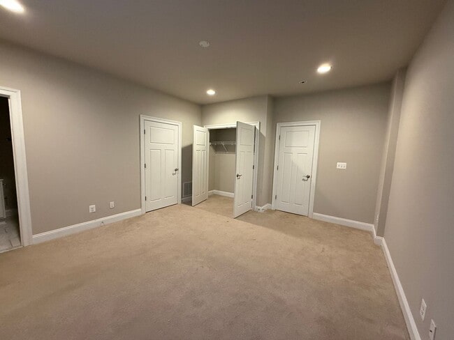 Building Photo - 2126 Avinity Loop