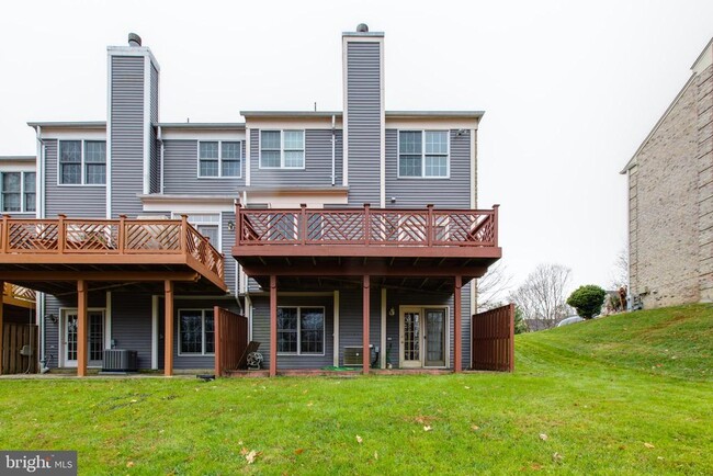 Building Photo - 8627 Trail View Dr