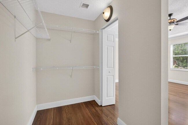 Building Photo - 1104 Oakwater Dr