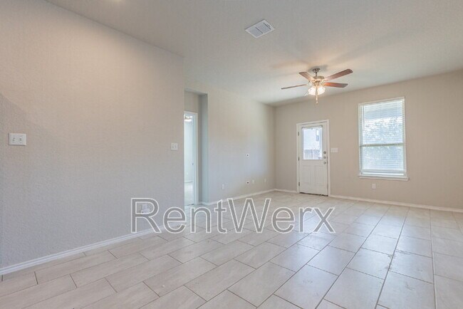 Building Photo - 10110 Jardin Verde