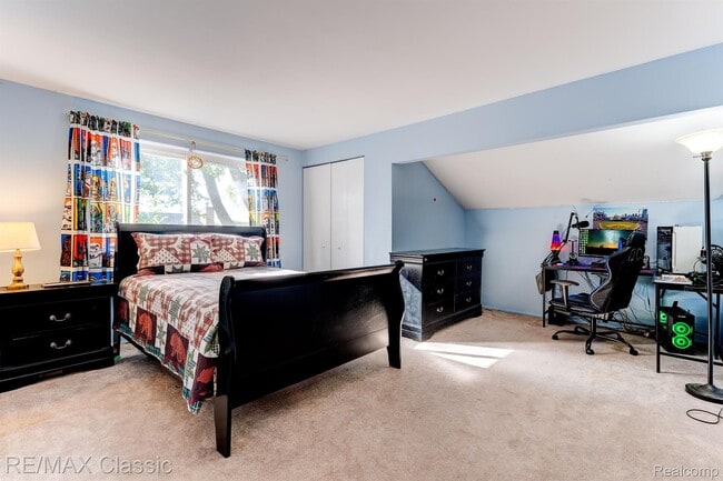 Building Photo - 24323 Pinecrest St