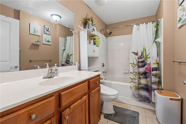 Building Photo - 3040 Peachtree Rd NW