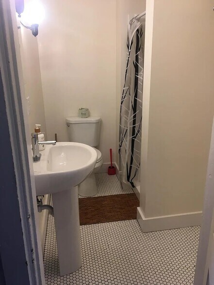 Building Photo - 2 Summer St