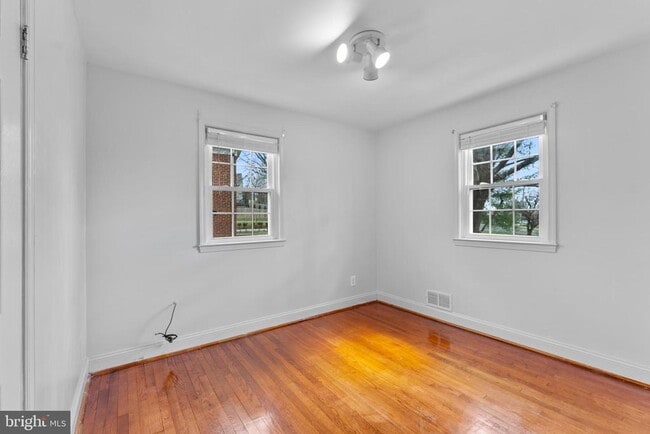 Building Photo - 633 Walker Ave