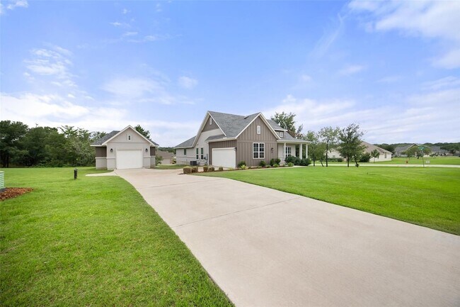 Building Photo - 127 Buteo St