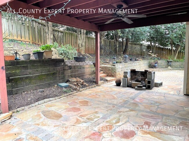Building Photo - 1635 River Oak Dr