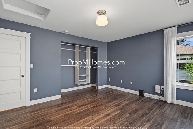 Building Photo - 503 NE Birchwood Terrace