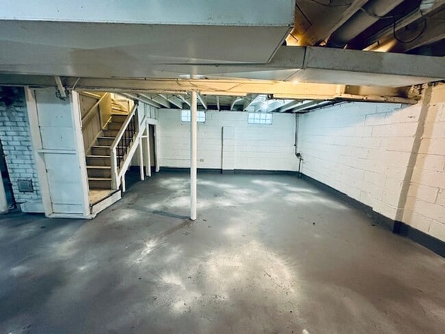 Building Photo - Nicely Updated 3 Bedroom 1 Bath Welcome Se...