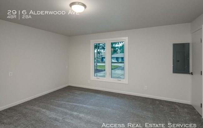 Building Photo - 2916 Alderwood Ave