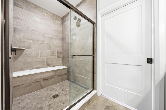 Building Photo - 751 N 6th St