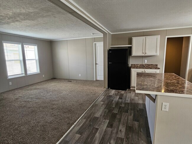 Building Photo - 299 Tamarack