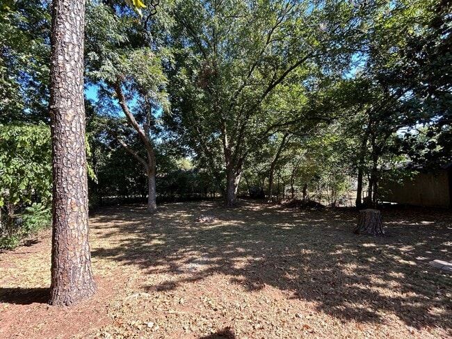 Building Photo - 723 S Ridge Dr