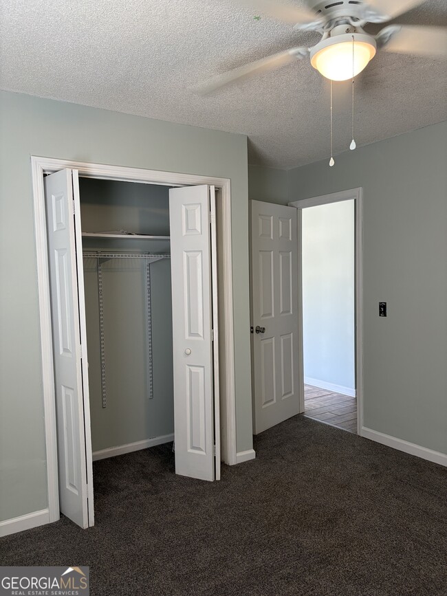 Building Photo - 121 Innerlake Ln