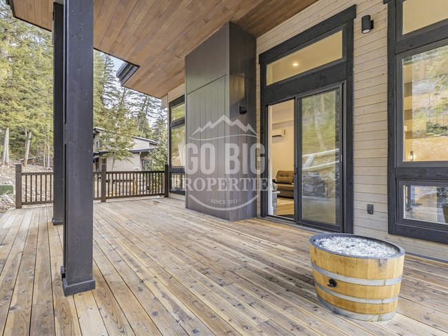 Building Photo - Luxury 5 Bedroom Single Family Home