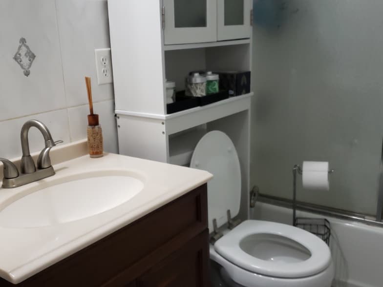 Building Photo - 28 Oak St