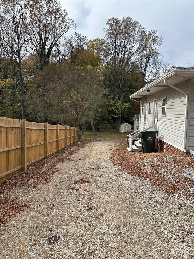 Building Photo - 317 W Newton St