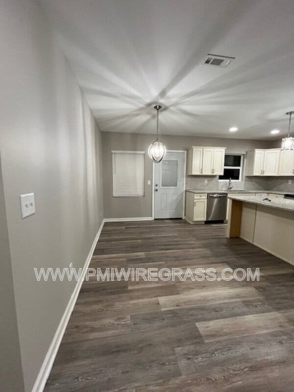 Building Photo - 347 Spruce Ln