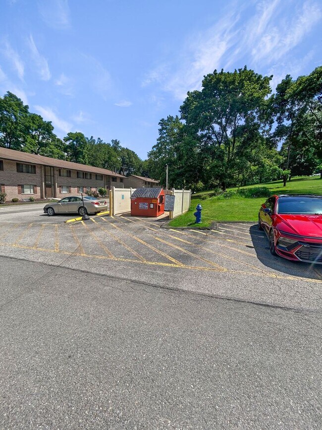 Building Photo - One Bedroom Condo in Moon Township!!
