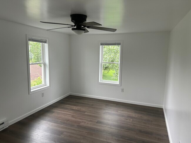 Building Photo - 20 Hedgewood Dr
