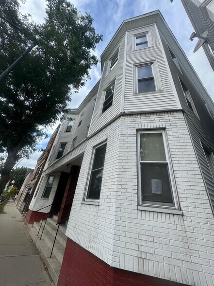 Building Photo - 795 Cambridge St